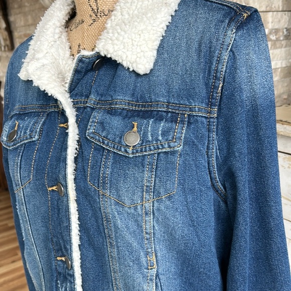 Ashley Vintage Charm sherpa lined distressed blue jean button close jacket - Picture 5 of 16
